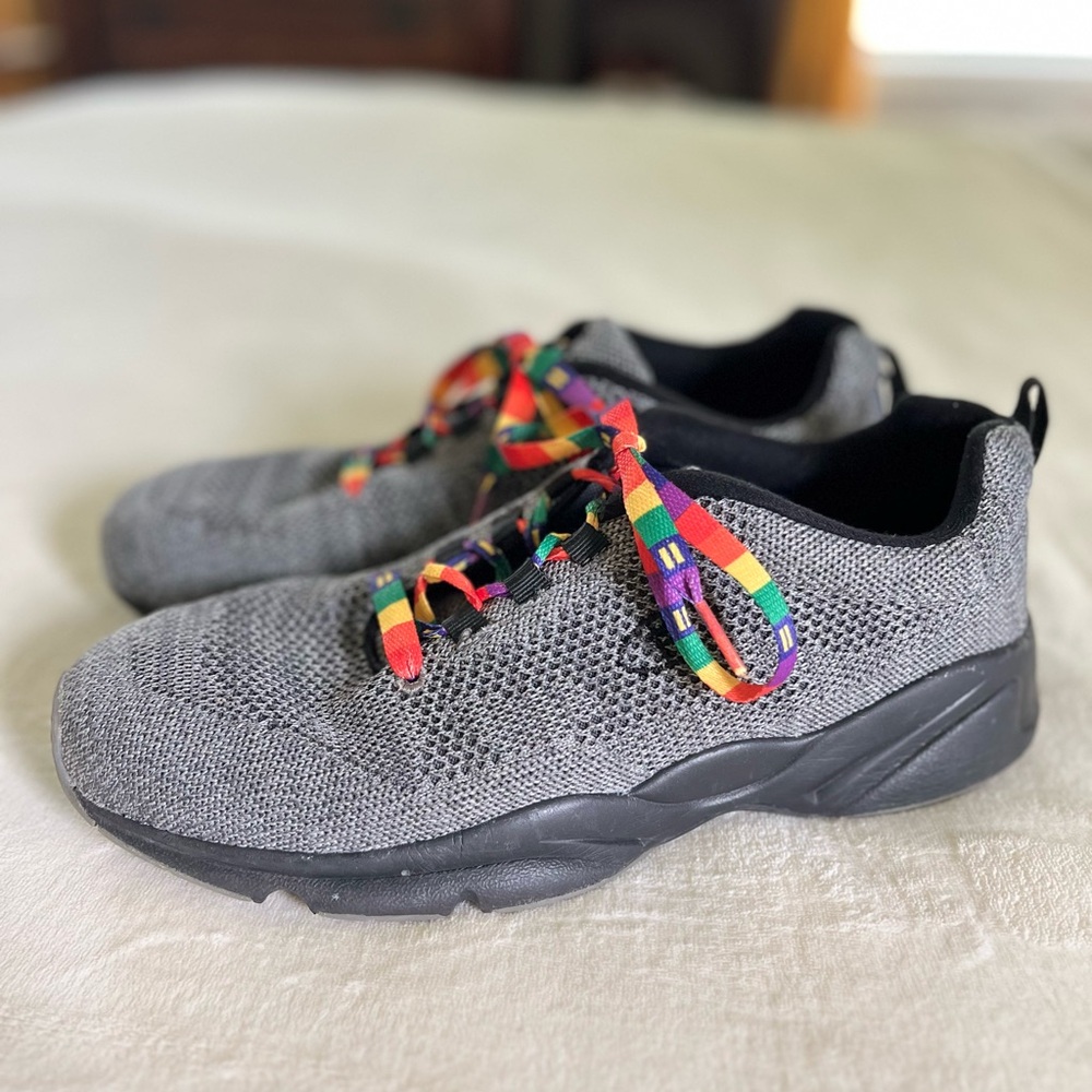 Propet Gray Athletic Shoes with Multicolor Laces Men’s size 10 wide